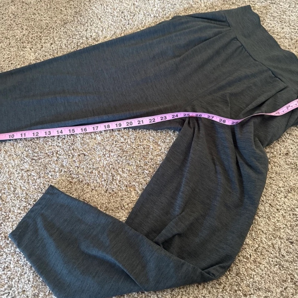 Vuori Lux Harem Jogger Pants size Medium in Charcoal Grey Heathered - Picture 11 of 12